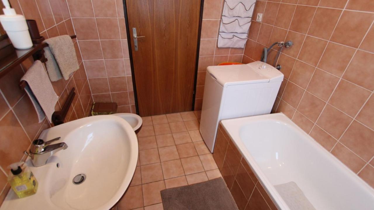 Apartment Gita Malinska Esterno foto